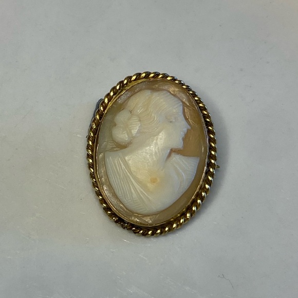 Vintage Antique Carved Shell Cameo Brooch Pin 10k GOLD Filled Jeweler tested - Picture 16 of 17